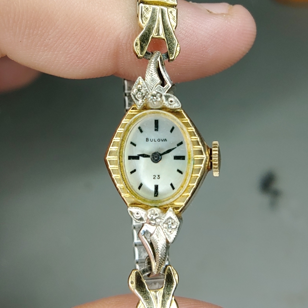 Sold-Vintage Bulova 23 ladies diamond winder